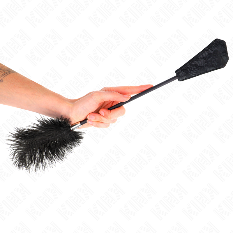 KINK - PADDLE CON PIUME DI STRUZZO E MANICO CON PIZZO 56 CM