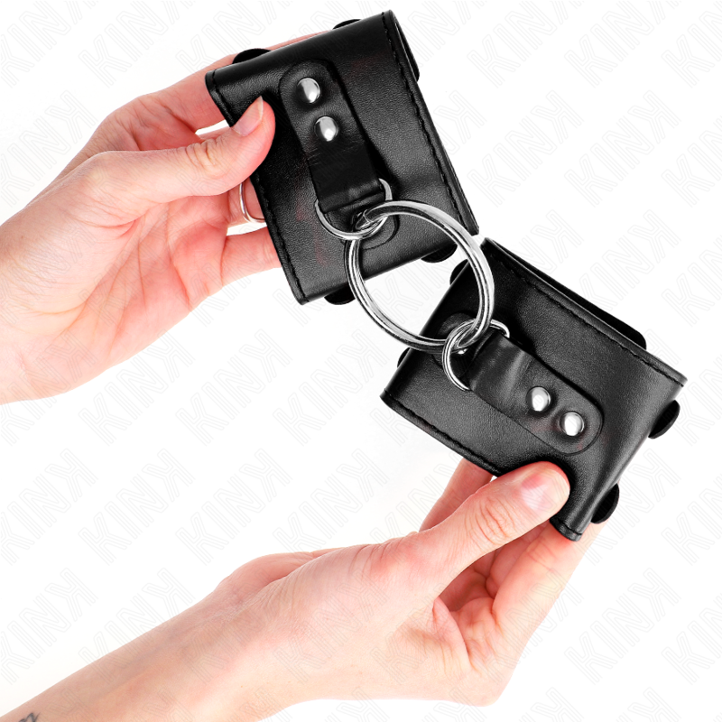 KINK - CINTURINI FISSI PER POLSI CON ANELLO E BORCHIE REGOLABILI NERO 17-22 CM X 6,5 CM