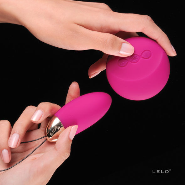 LELO - LYLA 2 INSIGNIA OVETTO MASSAGGIATORE TELECOMANDO FINO A 12 M FUCSIA