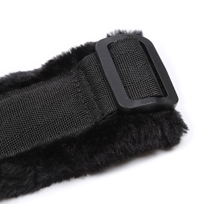 OHMAMA FETISH - MANETTE RIVESTITE IN PELLICCIA
