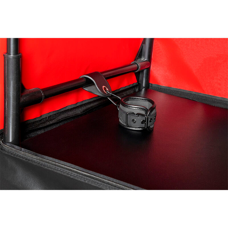 SECRET DOME - KINK CLUB CABINA BUKKAKE NERA E ROSSA