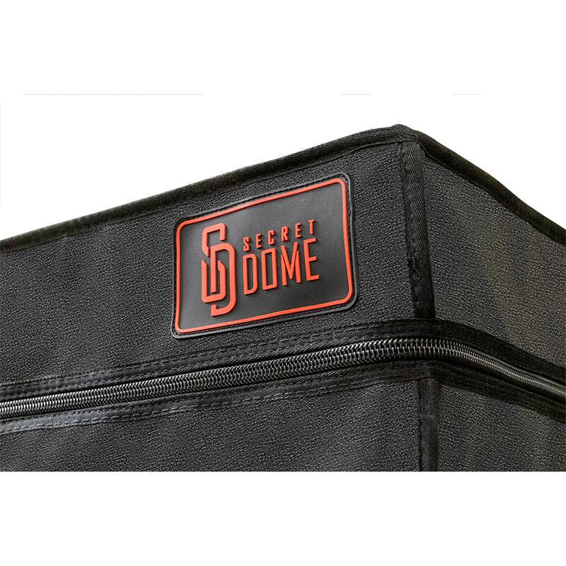 SECRET DOME - KINK CLUB CABINA BUKKAKE NERA E ROSSA