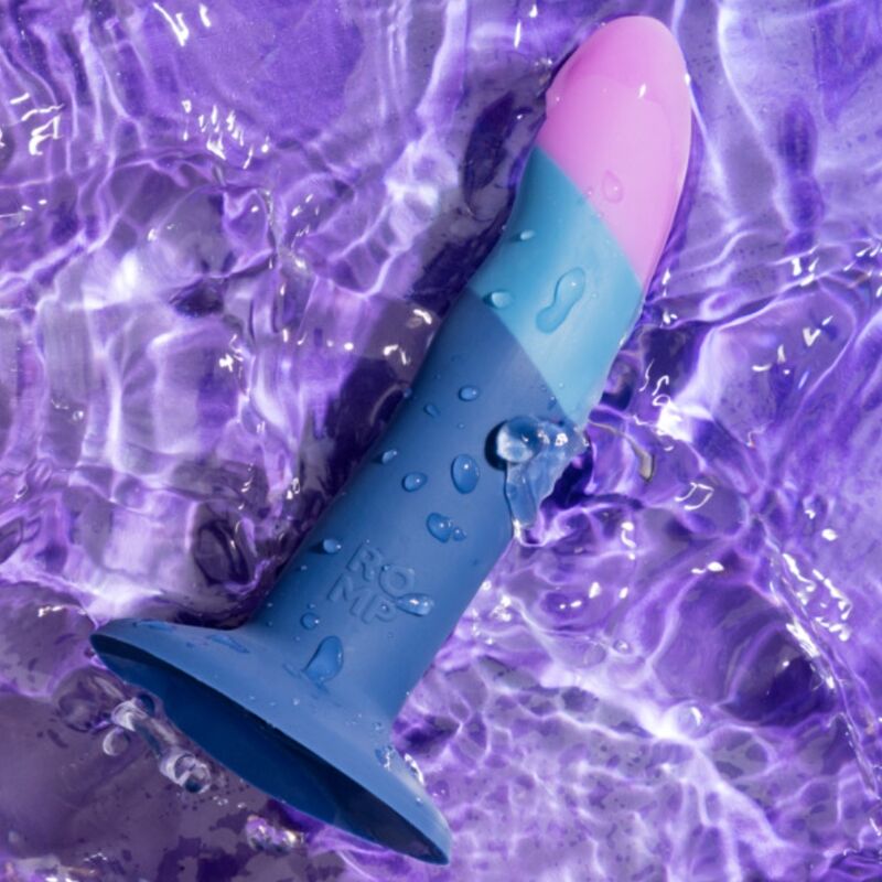 DILDO IN SILICONE, BASE A VENTOSA, ASTA CURVA