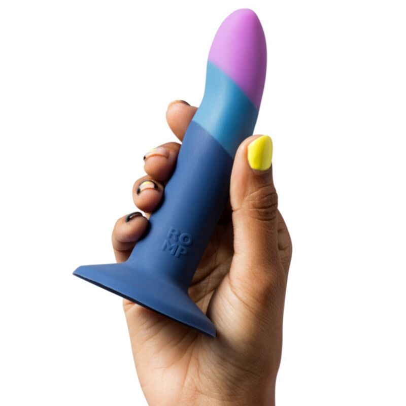 HARNESS CON DILDO IN SILICONE CON VENTOSA, DESIGN TRICOLORE, VERSATILE E MANEGGEVOLE